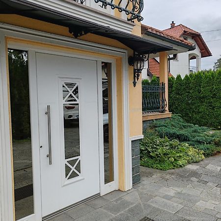 Matt'S Central Place Блед Екстериор снимка